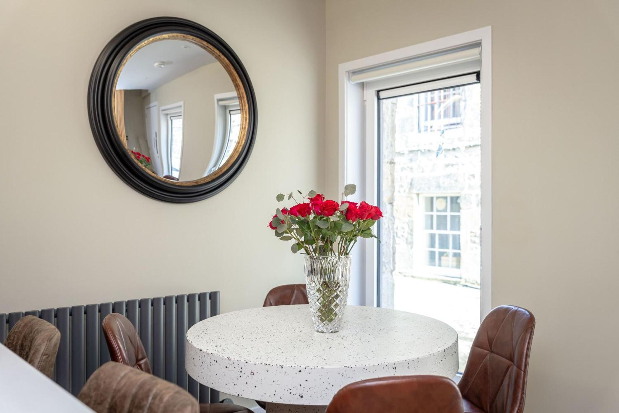Dragon Suites - City Centre 2 Bed Luxury Mews House Edinburg Exteriör bild